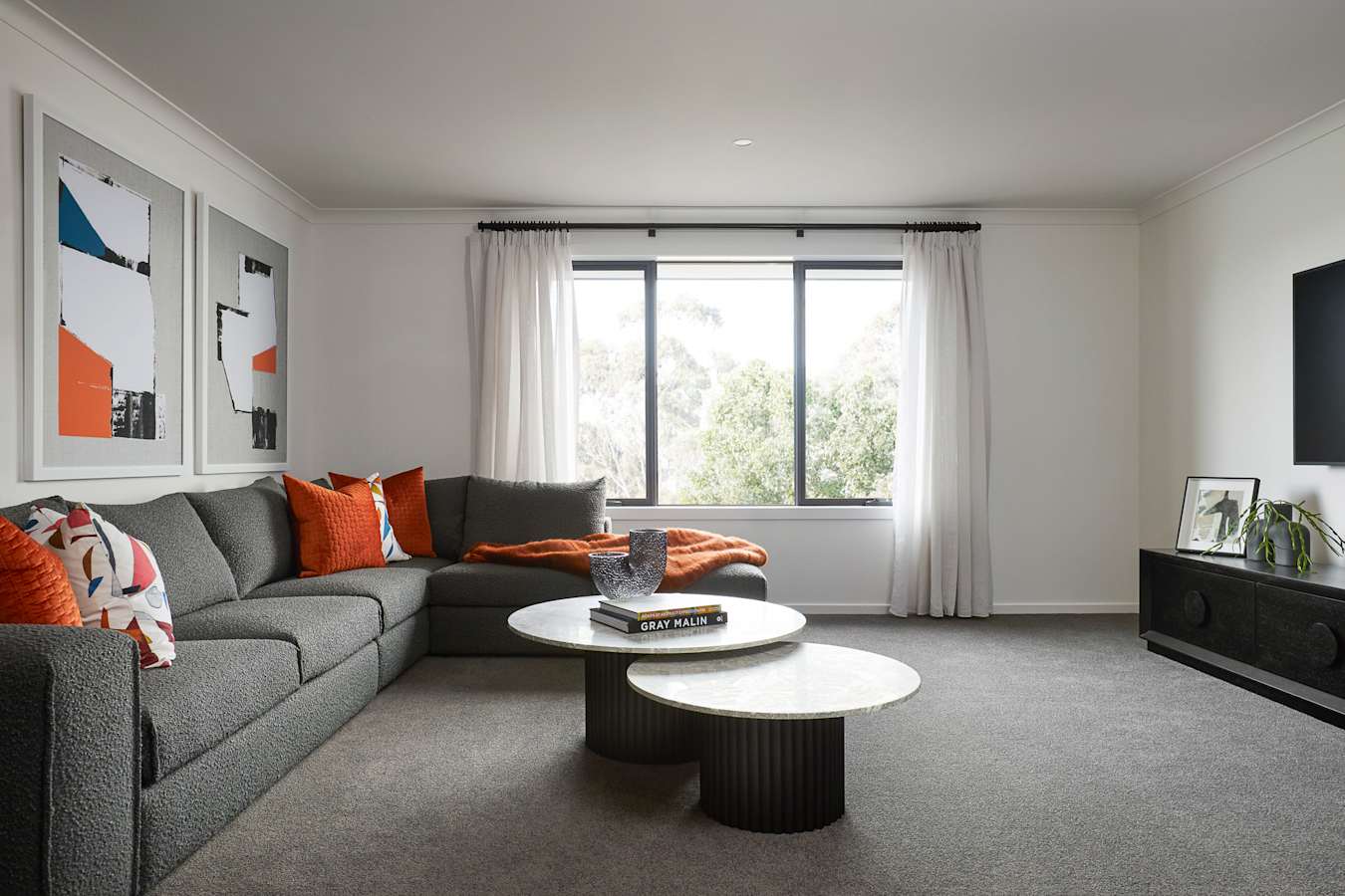 Verona 40 house design in Urban style - Home Theatre