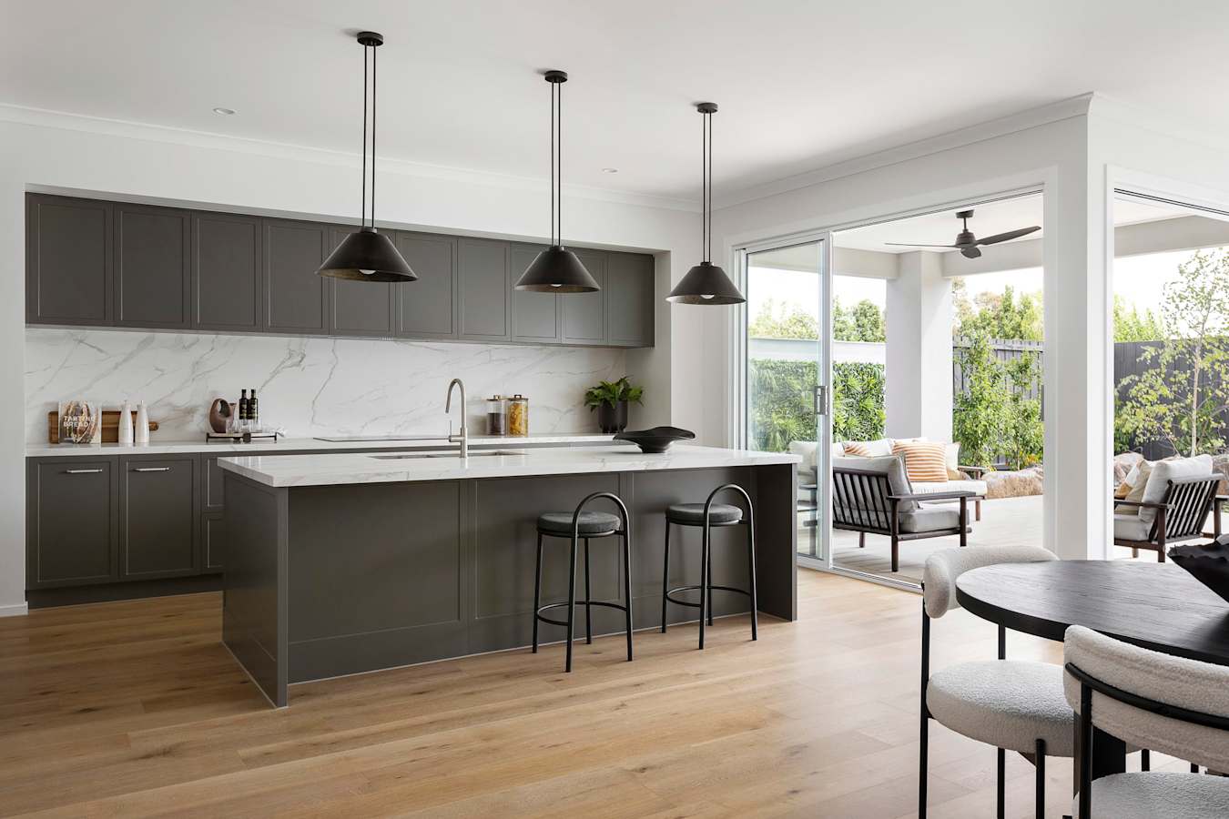 Vancouver 33 home design in Urban Style - Kitchen