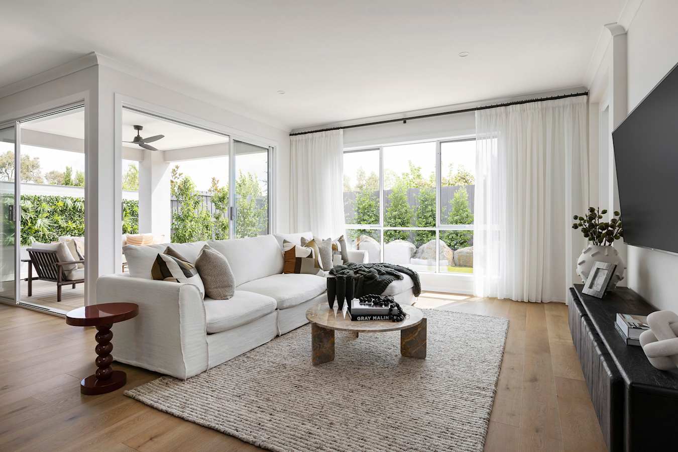 Vancouver 33 home design in Urban Style - Living