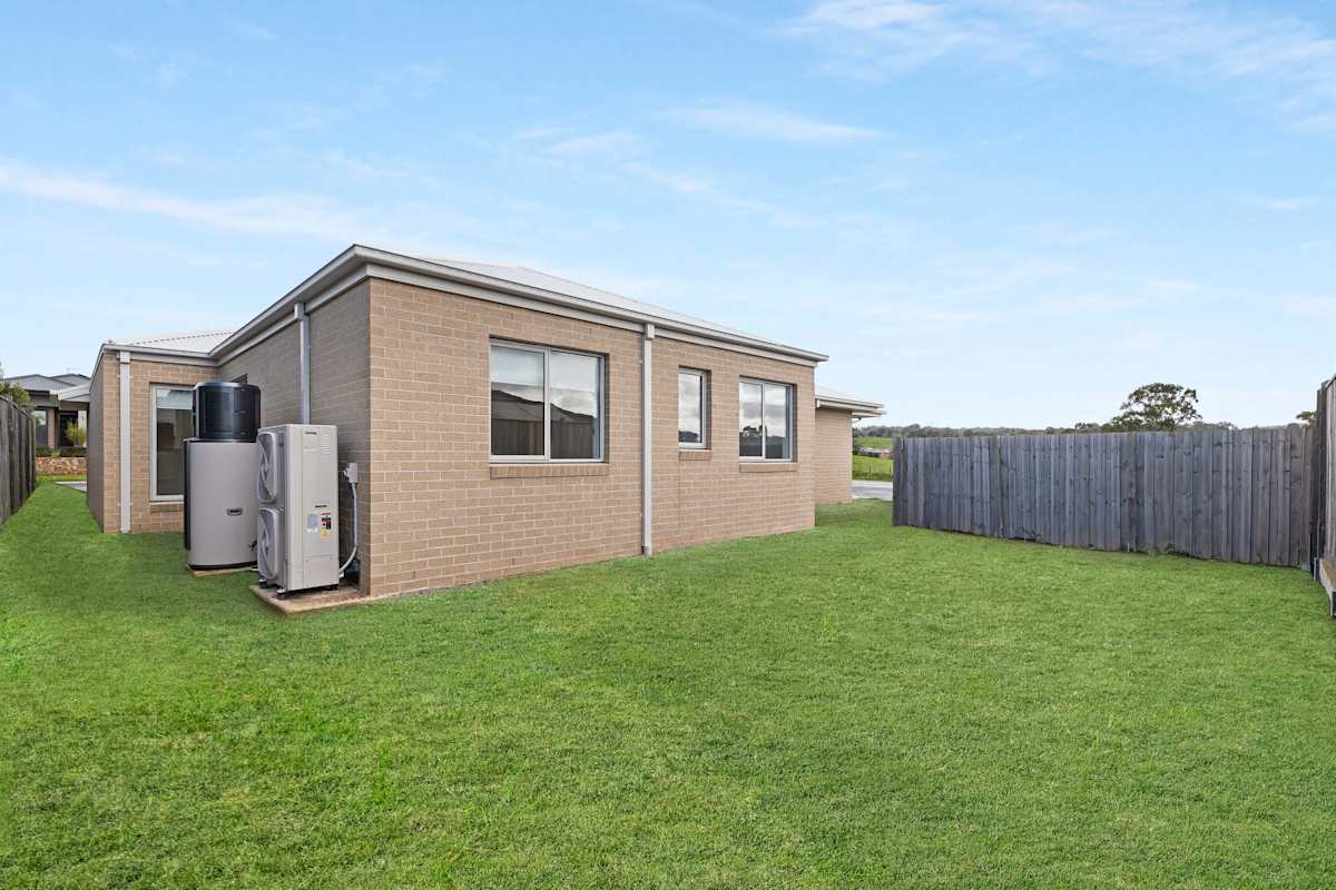 image upload c_limit,f_auto,w_1200 v1790136555 home-designs waratah-arden-built photography web 10-bowfell-street-officer-380026-photography-web-11