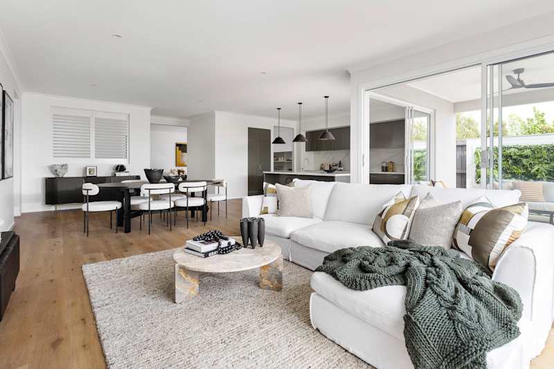 Vancouver 33 home design in Urban Style - Kitchen, Living, Dining