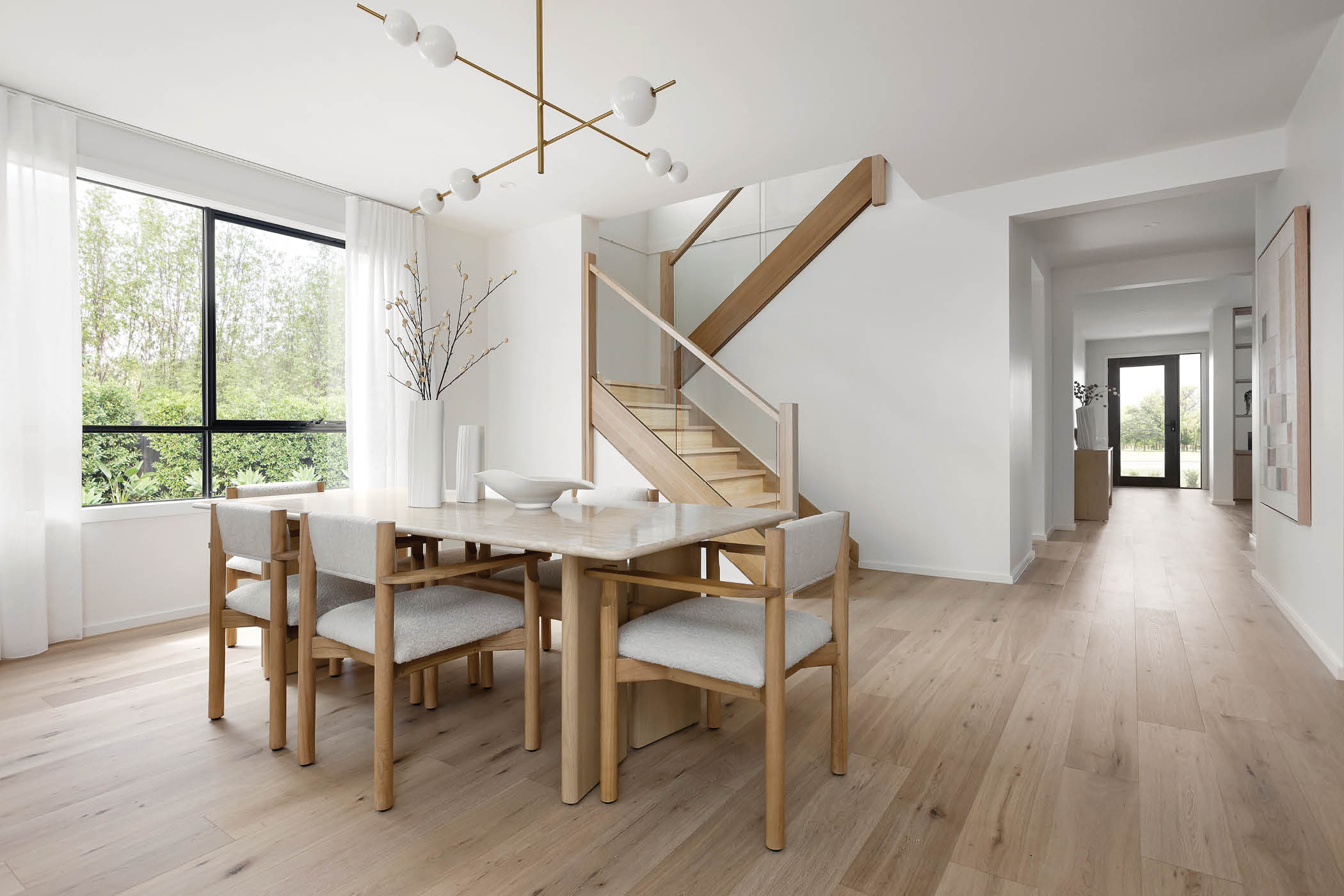 image upload c_limit,f_auto v1758680004 home-designs savoy displays savoy-40-aintree savoy-40-house-design-dining