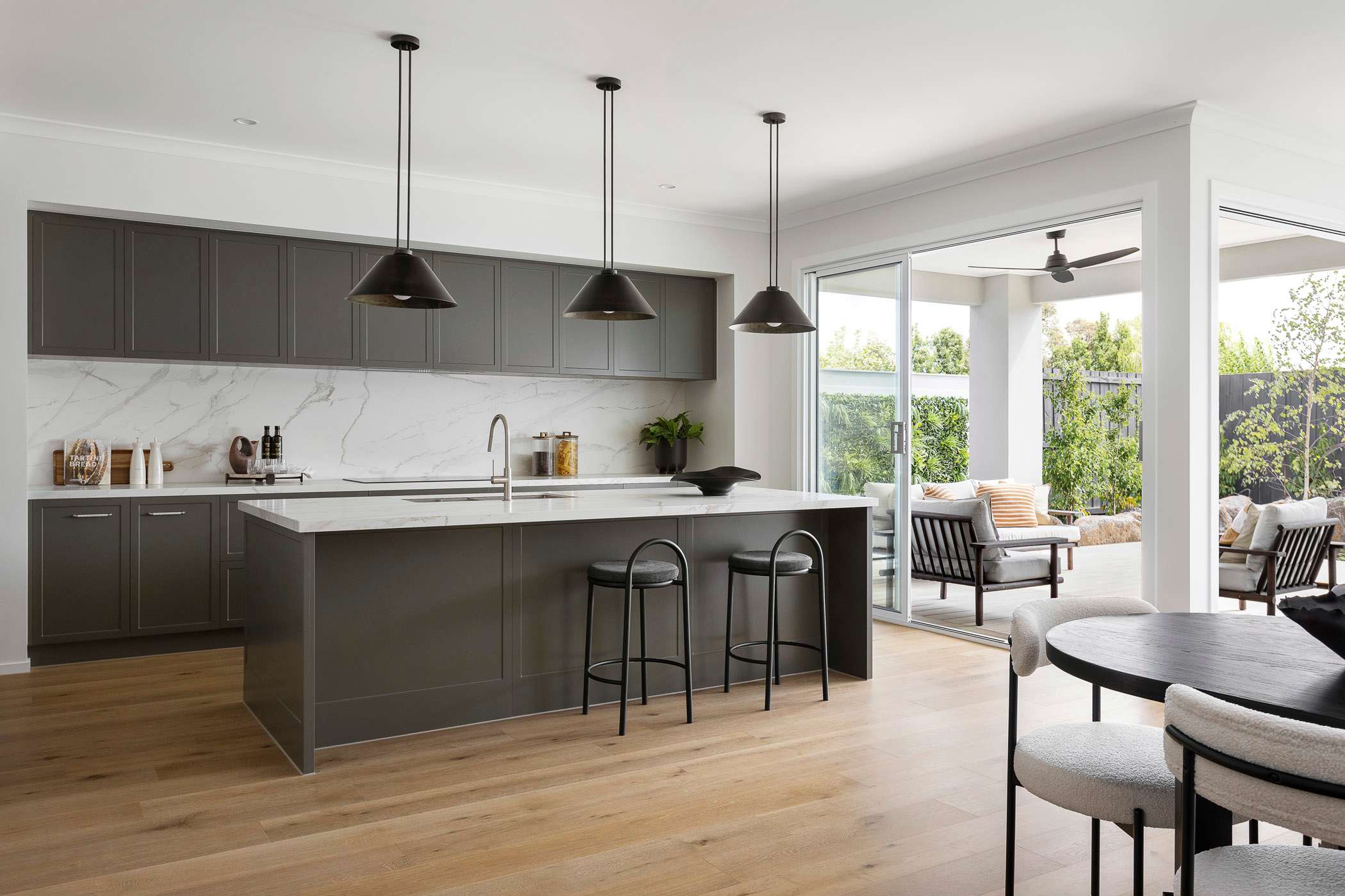 Vancouver 33 home design in Urban Style - Kitchen