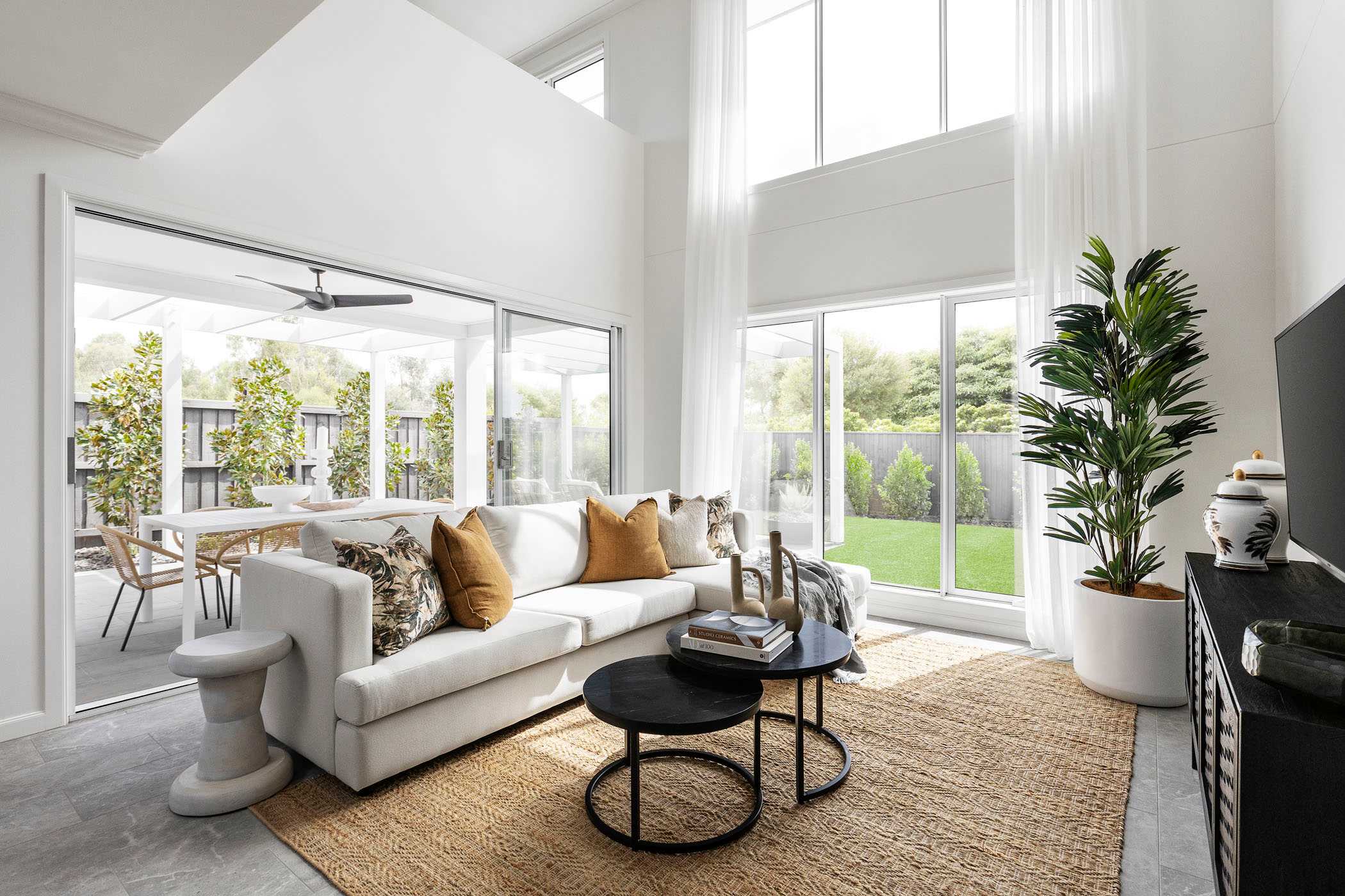 Waldorf 40 House Design Living Room with Classic Design Style