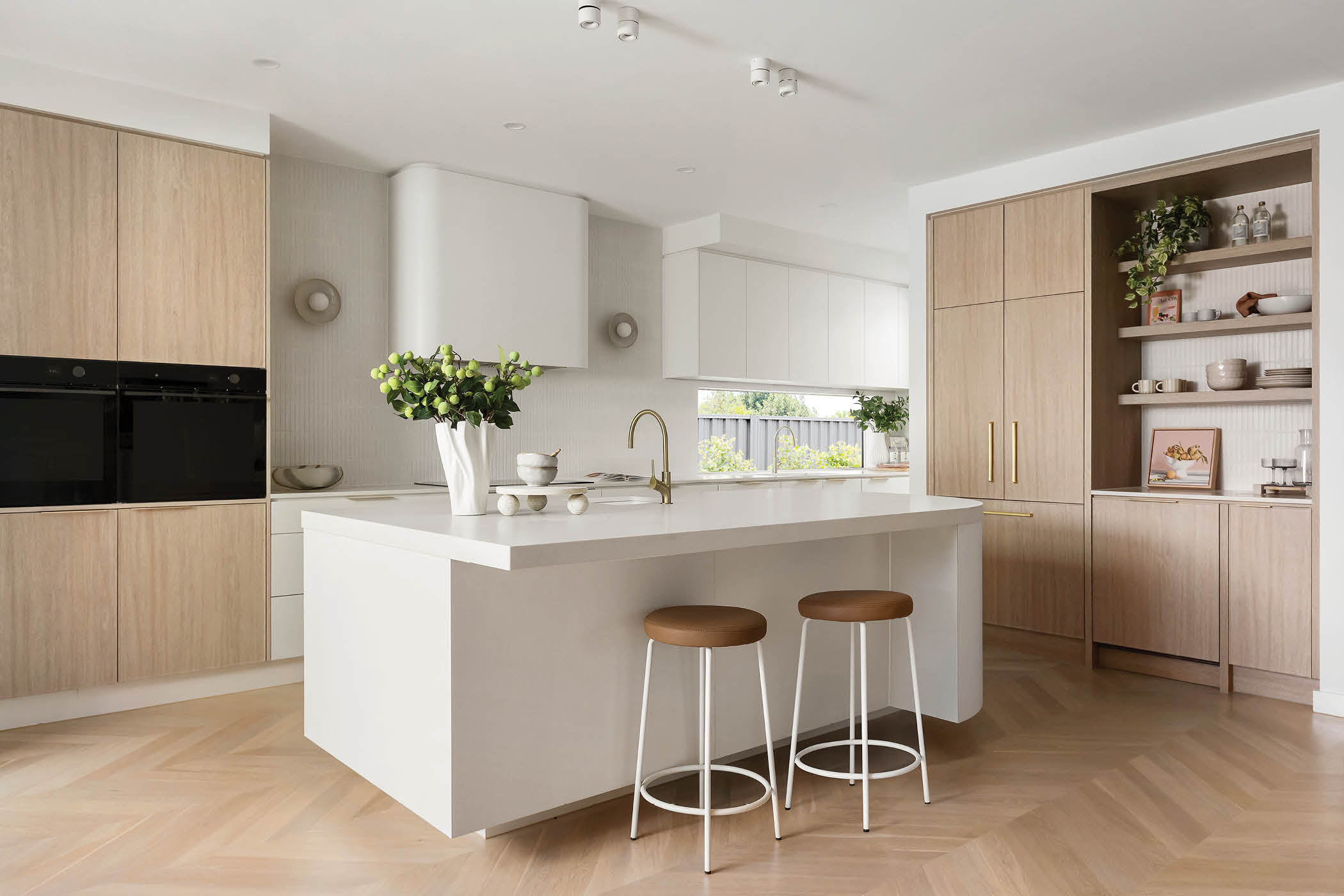 Lakeville 42 home design kitchen - Sloped blocks / Split level